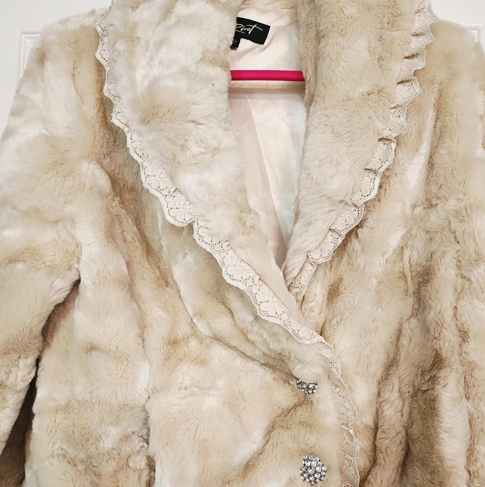 Black Rivet, Faux Fur Cream Jacket Size Large - UNWORN